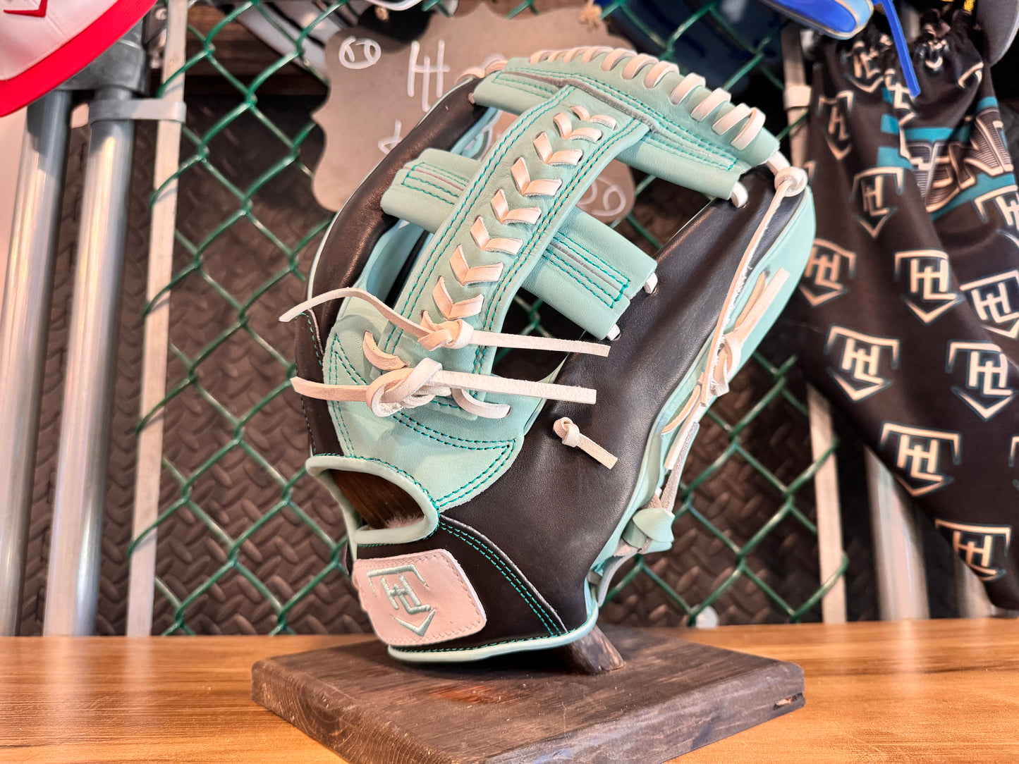 HL Mint & Black Fielding Glove 12.5" RHT